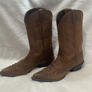 Western 10 B Ariat Heritage Brown Leather Cowboy Rodeo Boots Snip Point Toe NFR